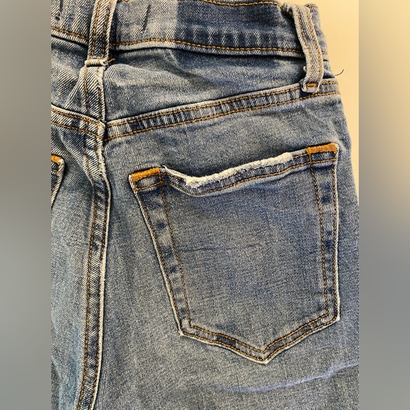 Abercrombie & Fitch The Ankle Straight Ultra High Rise size 26, ripped knees - Picture 2 of 4